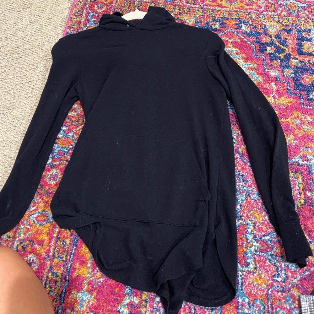3/20$  Thin black hoodie